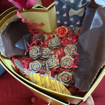 Dipped By Nisha - Anniversary luxury gift box of dark chocolate, strawberries and brownies. - Patisserie/Cake Shop Near Me