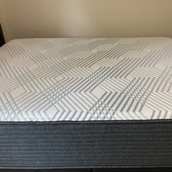Mattress Firm Edgewood - Finished setup of beauty rest pressure smart hybrid queen mattress