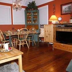 Cozy Cottage/Lake Arrowhead - Looking at living room from back sliding glass patio door