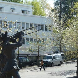 Bekkestua Korpsstatuer