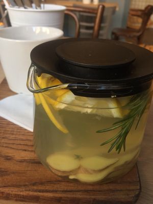 Babuschka in der alten Fischräucherei by null