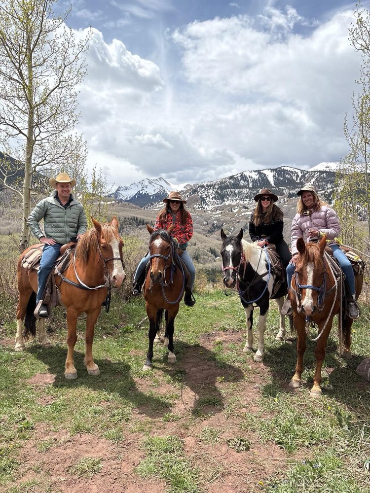 Capitol Peak Outfitters Logo