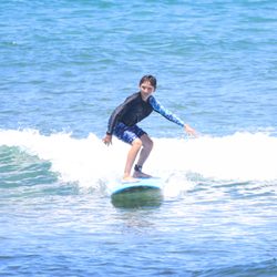 Hawaii Waves Surf School - Zenji is learning to turn on the wave and doing it in style.