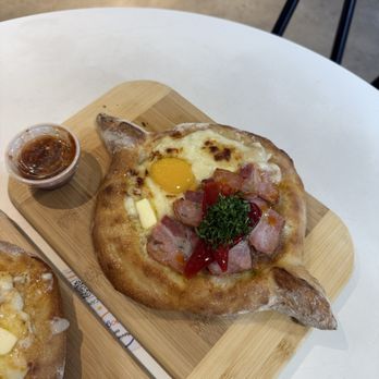 Bread Boat - Bacon bean - Breakfast & Brunch Near Me - Austin, Texas