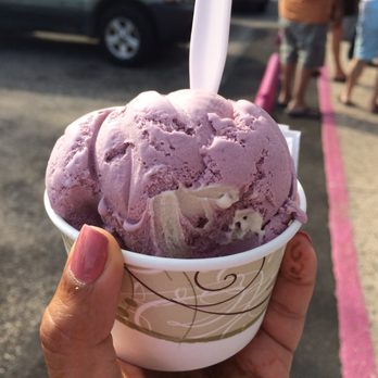 Snowflake Ice Cream Shoppe - Ice Cream & Frozen Yogurt Near Me - Riverhead, New York