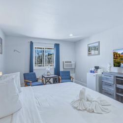 RiverWalk Inn - Comfort King Room.