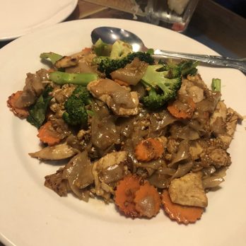 Elephant Cafe - Pad See Ew Noodle - Thai Near Me - Lake Forest, California