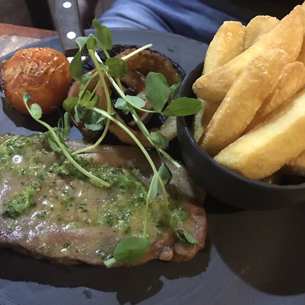 Coach & Horses Inn - Pubs Near Me - Crickhowell, POW