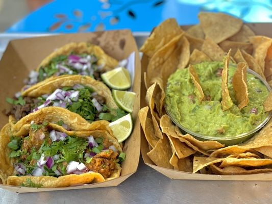 Rubi’s Tacos by null