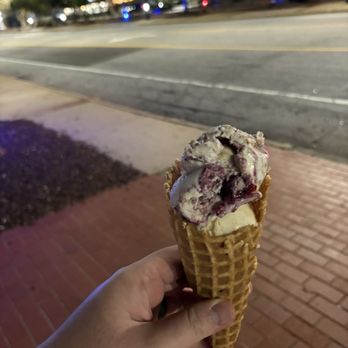 Jeni's Splendid Ice Creams - Brambleberry Crisp & Brown Butter Almond Brittle - Ice Cream & Frozen Yogurt Near Me - Raleigh, North Carolina Jeni's Splendid Ice Creams - Brambleberry Crisp & Brown Butter Almond Brittle - Ice Cream & Frozen Yogurt Near Me - Raleigh, North Carolina