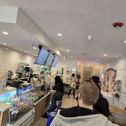 Dear Donuts - Line to place order