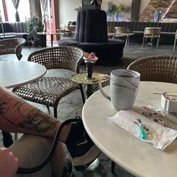 Pacific Lounge 