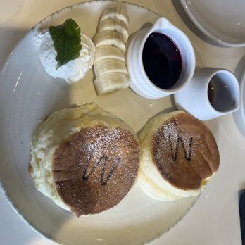 Westman Cafe - Soufflé pancakes - Cafes Near Me - Urban Honolulu, Hawaii