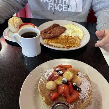 Busy Bee Cafe - sunrise pancakes and corned beef hash meal - Diners Near Me - Ventura, California Busy Bee Cafe - sunrise pancakes and corned beef hash meal - Diners Near Me - Ventura, California