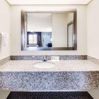 Super 8 by Wyndham Big Spring TX - Guest room bath - Hotels Near Me - Big Spring, Texas Super 8 by Wyndham Big Spring TX - Guest room bath - Hotels Near Me - Big Spring, Texas