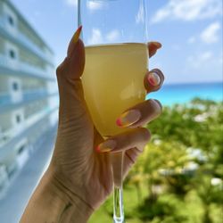 Queen's Nails and Spa