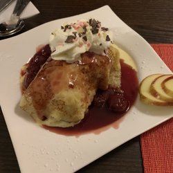Felicitas Steakhouse - Crêpes mit Vanille Eis und heißen Kirschen
