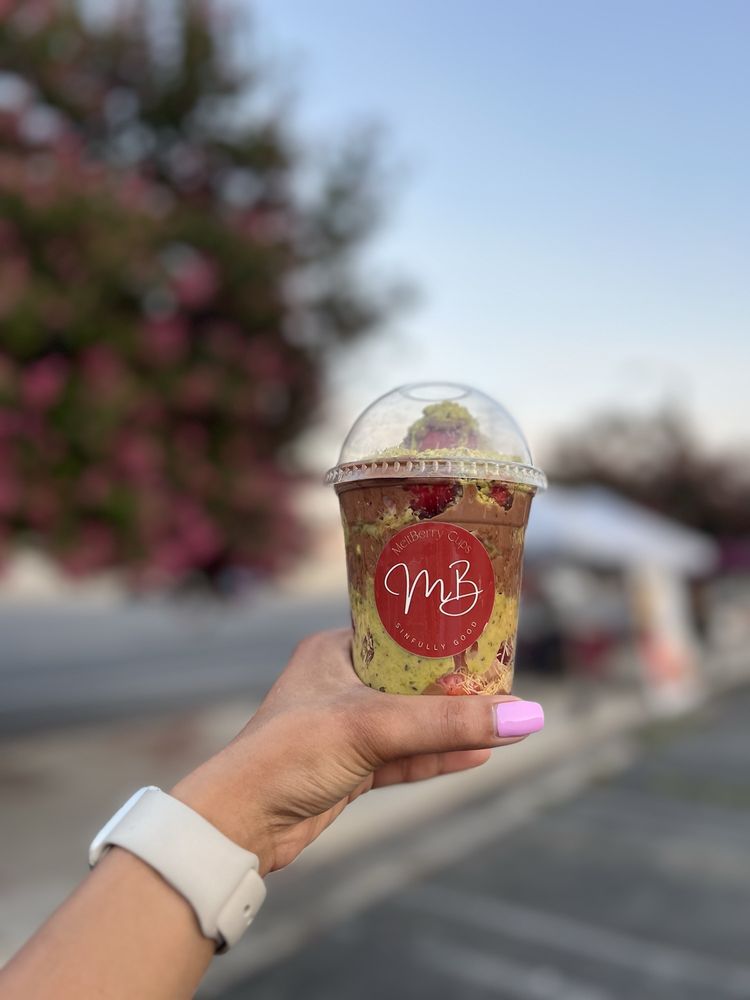MeltBerry Cups Logo
