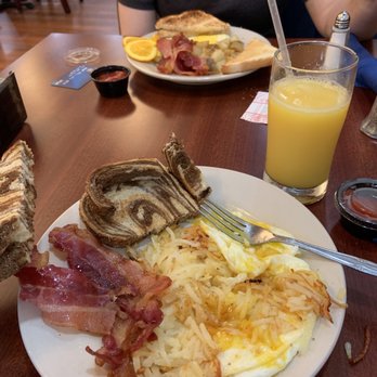 Lafayette Hotel - Free breakfast - American Near Me - Marietta, Ohio Lafayette Hotel - Free breakfast - American Near Me - Marietta, Ohio