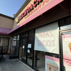 Papa’s Tacos - Outside