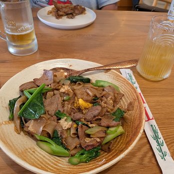 Thai Favorite Cuisine - Pad See Ew with beef - Thai Near Me - Tustin, California