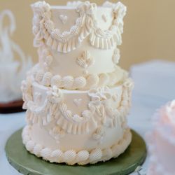 Dutch Girl Provisions - Lambeth-style wedding cake (I asked for "swoopy" and she knew exactly what I meant )