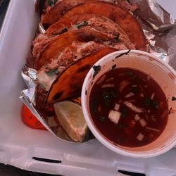Mama's Y Papa's Taqueria - 3 Piece Birria Takos Chicken with Consume