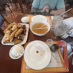 PuPu Plater and "scorpion bowl"i n the center PuPu Plater and "scorpion bowl"i n the center