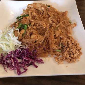 Royal Thai Restaurant - Pad Thai with chicken $9 - Thai Near Me - Chicago, Illinois