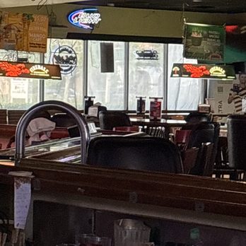 Hennessy's Bar & Grille - Billiards - Dive Bars Near Me - Oldsmar, Florida