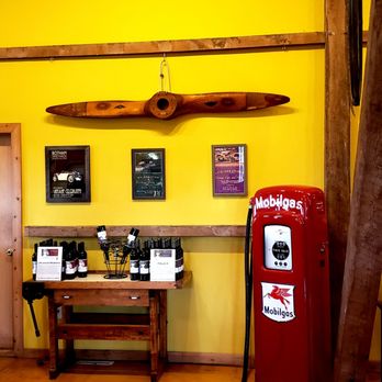 Botham Vineyards & Winery - Inside tasting room - Wine Tours Near Me - Barneveld, Wisconsin Botham Vineyards & Winery - Inside tasting room - Wine Tours Near Me - Barneveld, Wisconsin