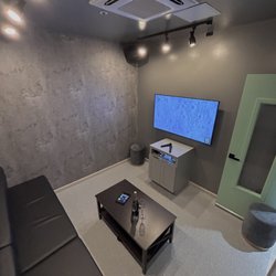 Wave808 Karaoke - Private themed karaoke rooms perfect for small, medium and large groups--all rooms are soundproof!
