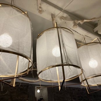 Bloom Sushi - Simple rich zen decor - Sushi Bars Near Me - Montreal, Quebec