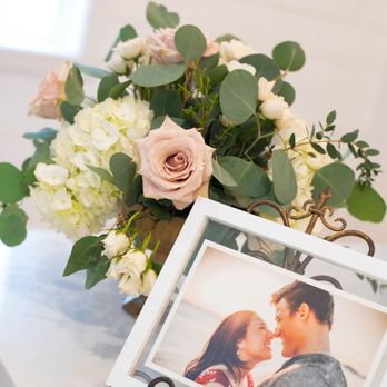 Monarch Manor Florist - Centerpieces - Florists Near Me - Dallas, Texas Monarch Manor Florist - Centerpieces - Florists Near Me - Dallas, Texas