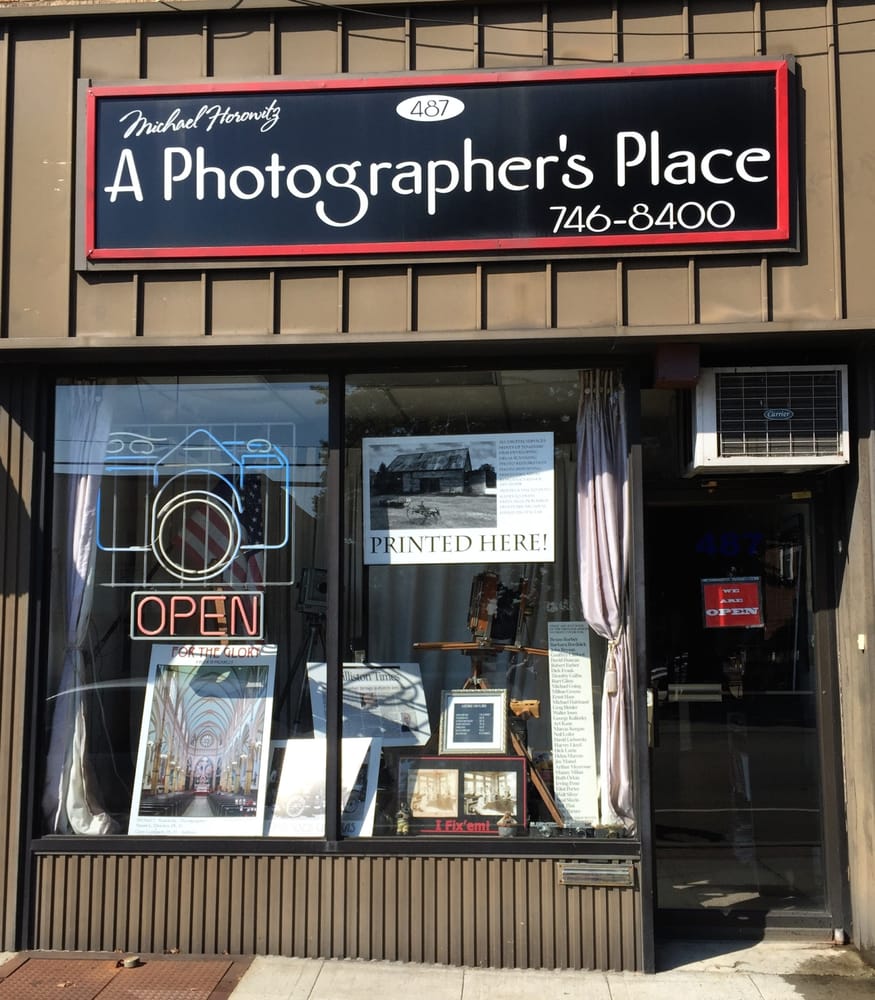 A PHOTOGRAPHER’S PLACE Updated September 2024 487 Willis Ave
