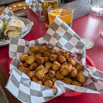 Steny's Tavern & Grill - Deep fried Cheese Curds - Pizza Near Me - Milwaukee, Wisconsin