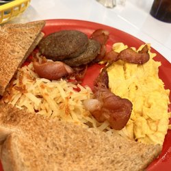 Main Street Diner - Price is good and service is super welcoming. I would definitely recommend.
