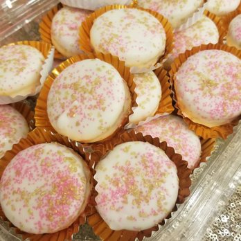 Angie's Cakery - Chocolate covered oreos - Desserts Near Me