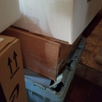 Elite Movers - Piled boxes on plastic storage containers. The container broke. - Movers Near Me - Little Rock, Arkansas Elite Movers - Piled boxes on plastic storage containers. The container broke. - Movers Near Me - Little Rock, Arkansas