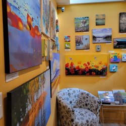 32 Books & Gallery
