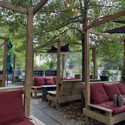 Dingo Dog Brewing Company - Outdoor seating