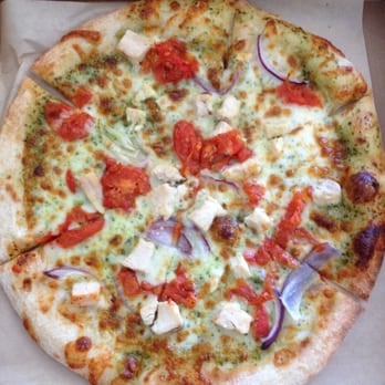 La Tour Cafe - chicken pesto pizza - Cafes Near Me - Honolulu, Hawaii