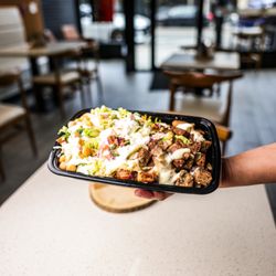 Who wants lamb gyro platters?