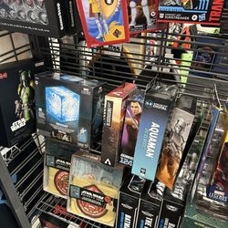 Game Stop - Action figures