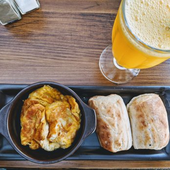 Bakery Lynch - Scrambled eggs and toast. Passion fruit juice - Coffee & Tea Near Me - Viña del Mar, VS