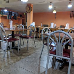 Taquería México - The rest of the dining room.  More booths to the left, but there was a family having dinner.