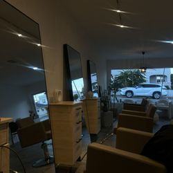 Haus of Hues Salon