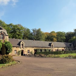 Hofcafé - Schloss-Nebengebäude mit Hofladen und Hofcafé