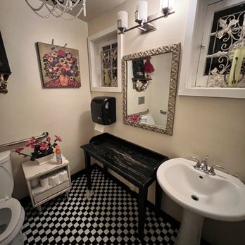 Cibo - Restroom - Pizza Near Me - Phoenix, Arizona Cibo - Restroom - Pizza Near Me - Phoenix, Arizona