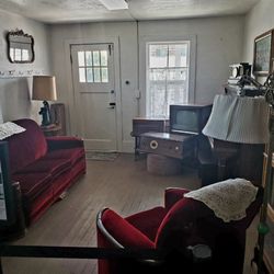 The foreman house shows what life was like before the 1930s, no computers